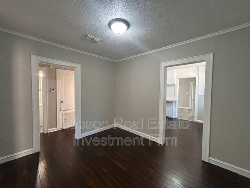 3603 Darien St - Photo 5 of 15