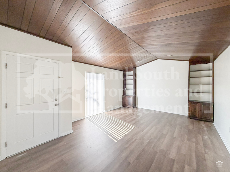 2417 Carolina Ave - Photo 4 of 18
