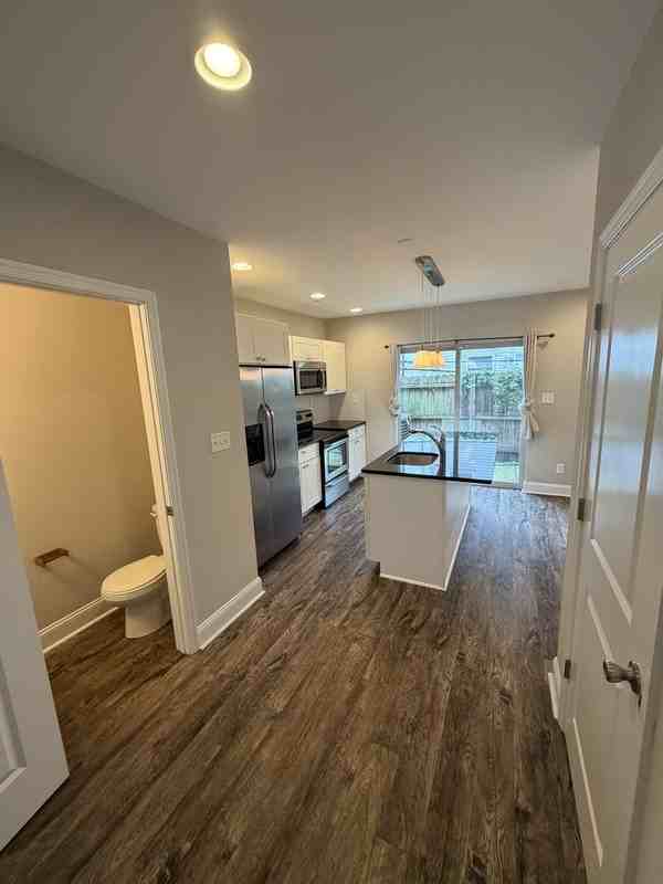 2733 Latona St - Photo 4 of 19