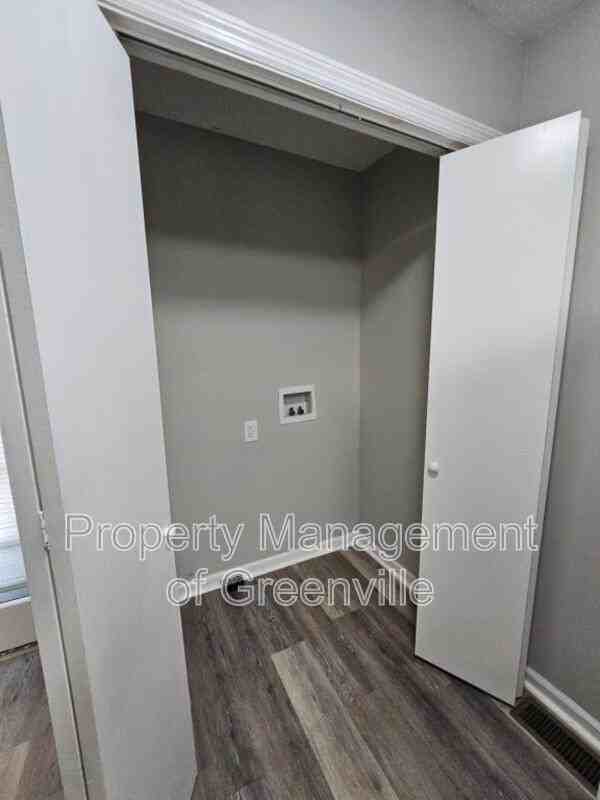 355 Woodview Ave - Photo 6 of 17