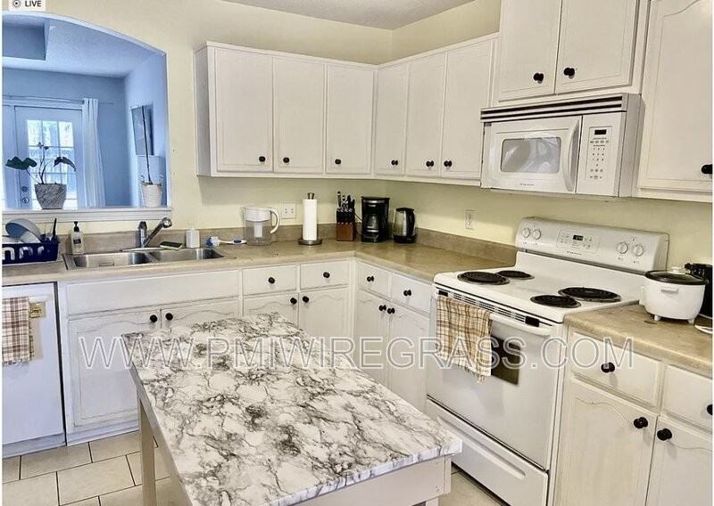 115 Elmwood Dr - Photo 3 of 21