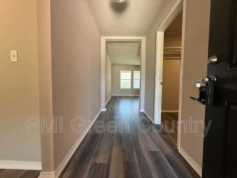 14709 N 46th West Ave - Photo 3 of 13