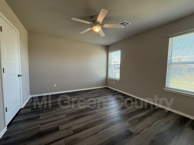 14709 N 46th West Ave - Photo 7 of 13
