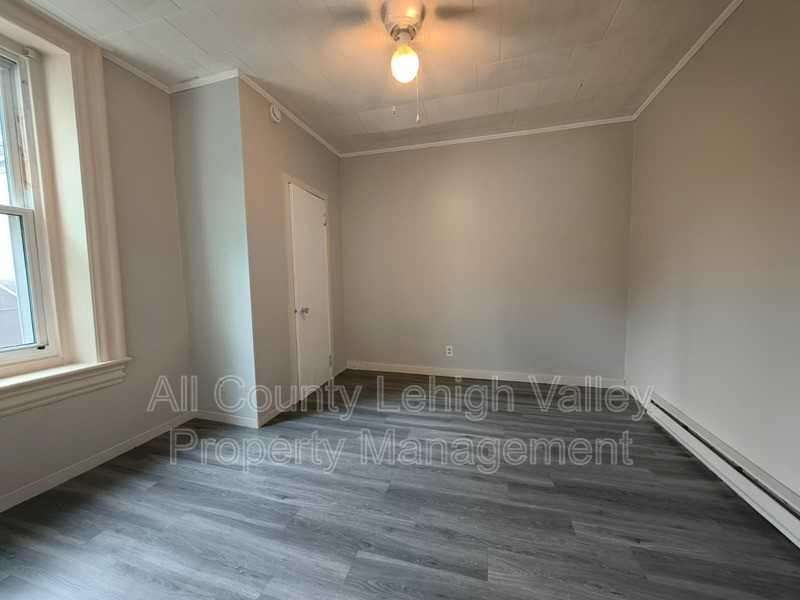 114 S 8th St - Photo 4 of 6