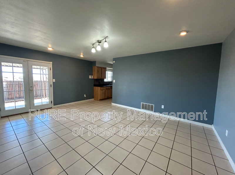 5525 Alder St - Photo 4 of 20