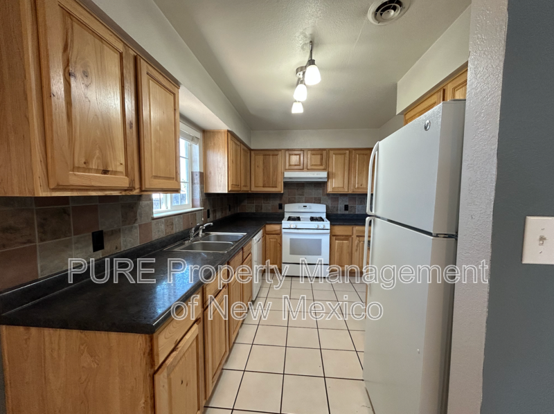 5525 Alder St - Photo 5 of 20
