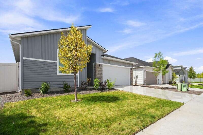297 N Madrone Ave - Photo 4 of 32