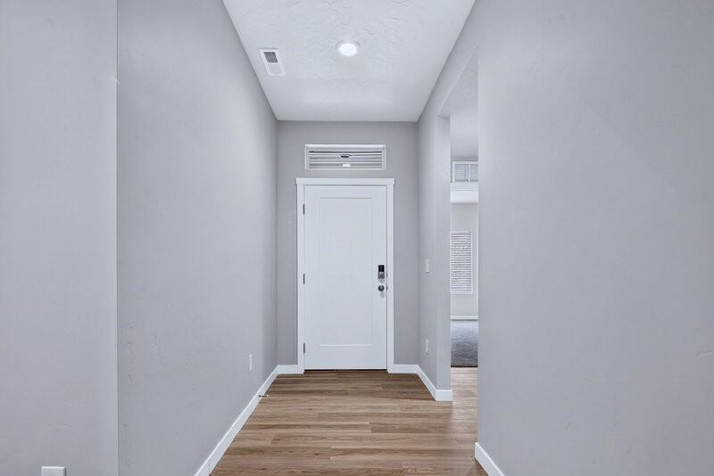 297 N Madrone Ave - Photo 5 of 32