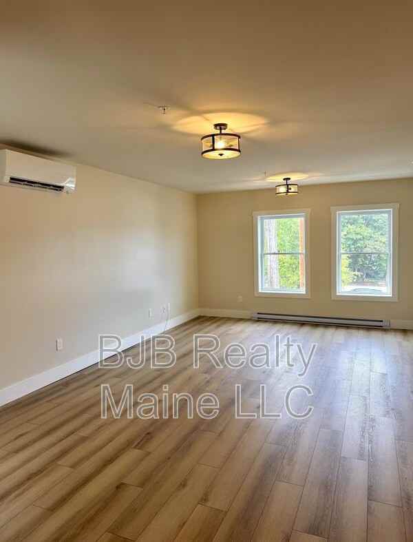 156 Woodford St #6 - Photo 2 of 7