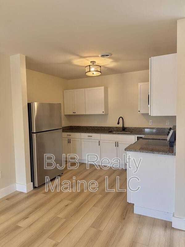 156 Woodford St #6 - Photo 3 of 7