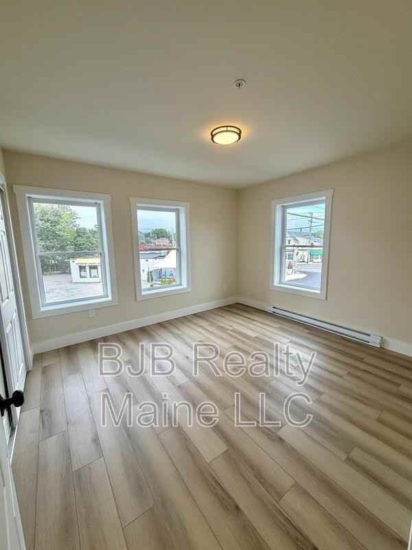 156 Woodford St #6 - Photo 5 of 7