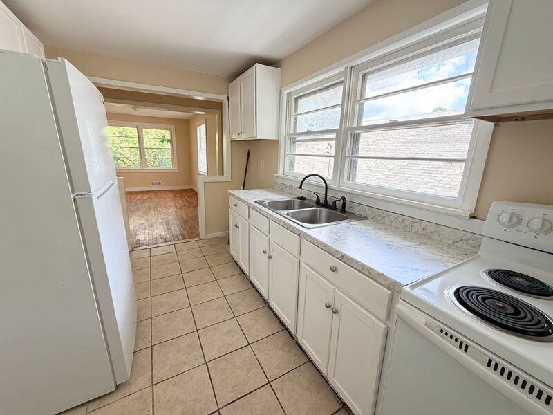 4217 43rd Ave N - Photo 4 of 7