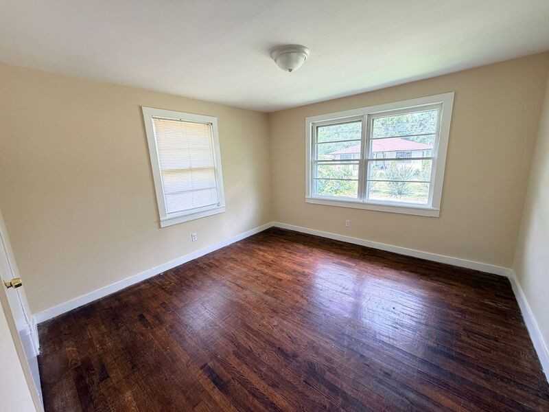 4217 43rd Ave N - Photo 5 of 7
