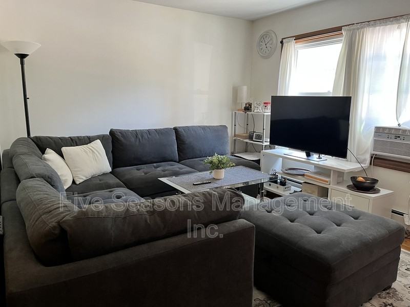358 N Winooski Ave - Photo 4 of 38