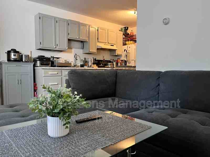 358 N Winooski Ave - Photo 3 of 38