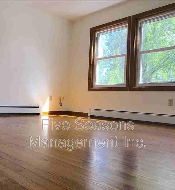 358 N Winooski Ave - Photo 6 of 38