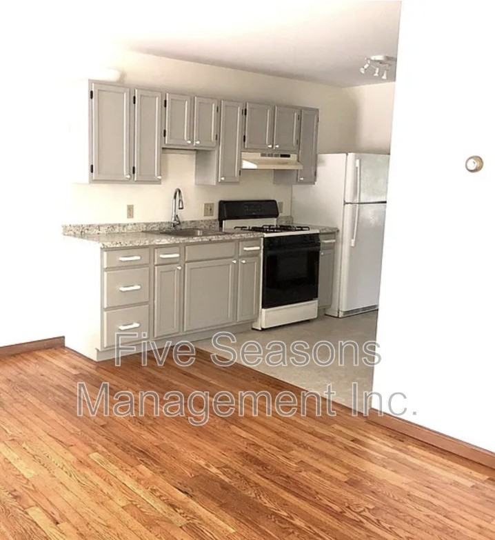 358 N Winooski Ave - Photo 7 of 38