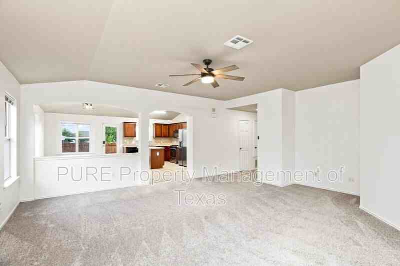3232 Clinton Pl - Photo 3 of 22