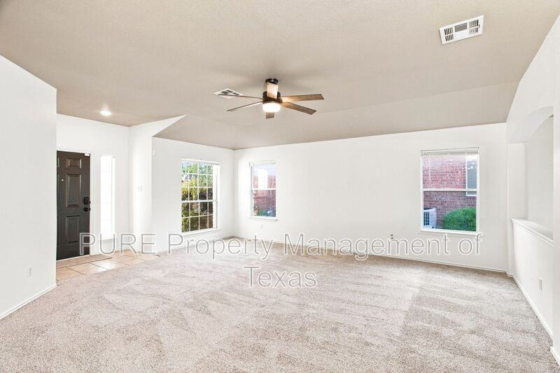 3232 Clinton Pl - Photo 4 of 22