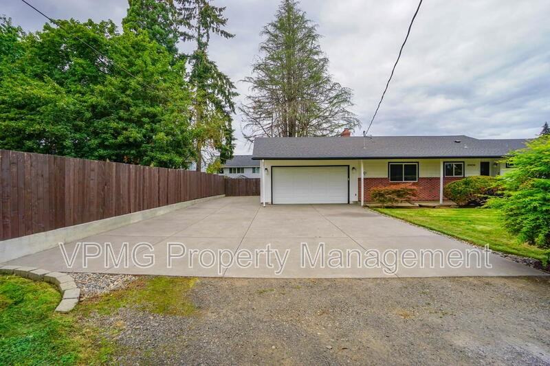 6904 Ne 70th St - Photo 4 of 50