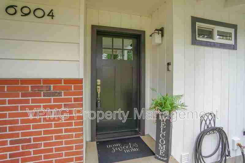 6904 Ne 70th St - Photo 5 of 50