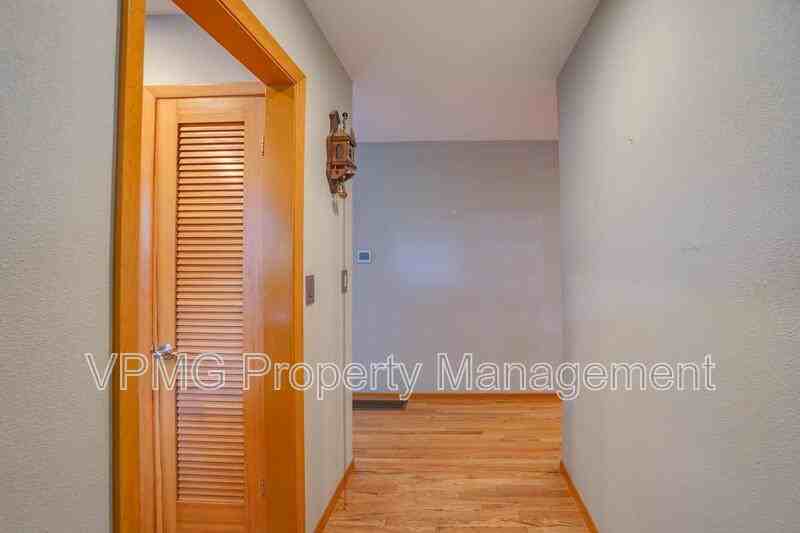 6904 Ne 70th St - Photo 6 of 50