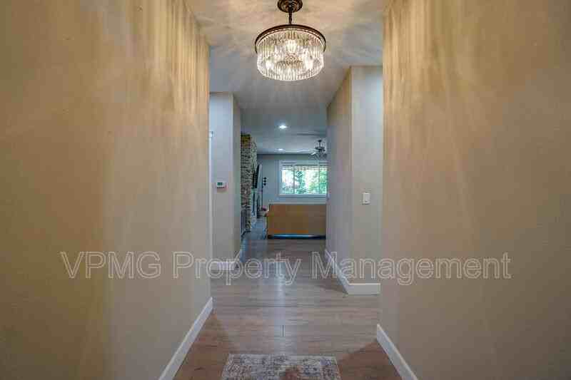 12114 Nw 41st Ave - Photo 7 of 28