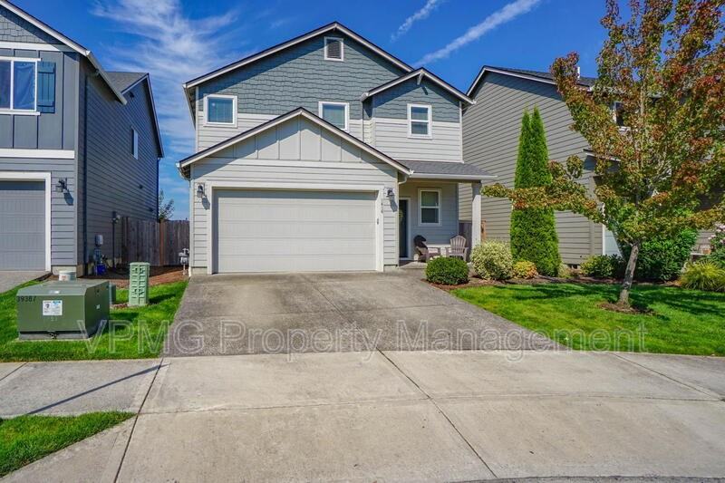 1416 Ne 172nd St - Photo 2 of 24
