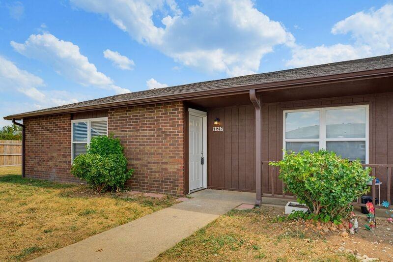 1247 W Sunset Dr - Photo 2 of 13