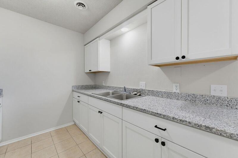 1247 W Sunset Dr - Photo 6 of 13
