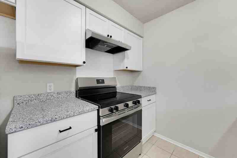 1247 W Sunset Dr - Photo 7 of 13