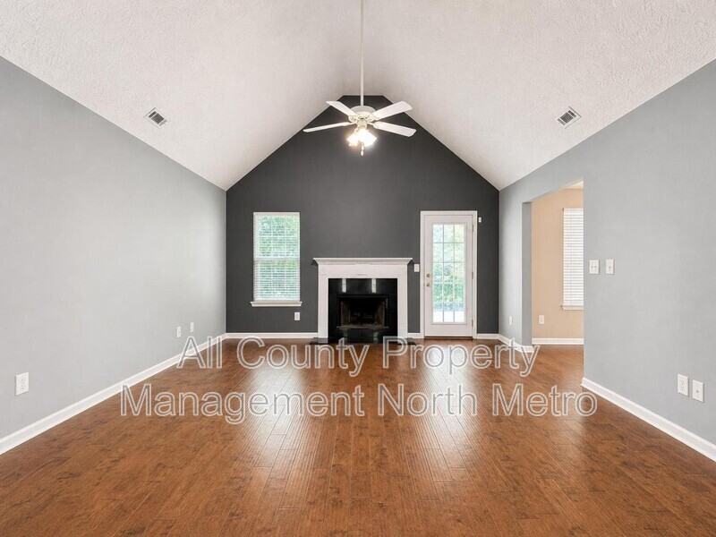 4710 Middleboro Ln - Photo 2 of 14