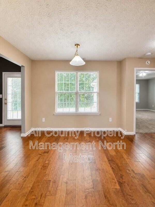 4710 Middleboro Ln - Photo 6 of 14