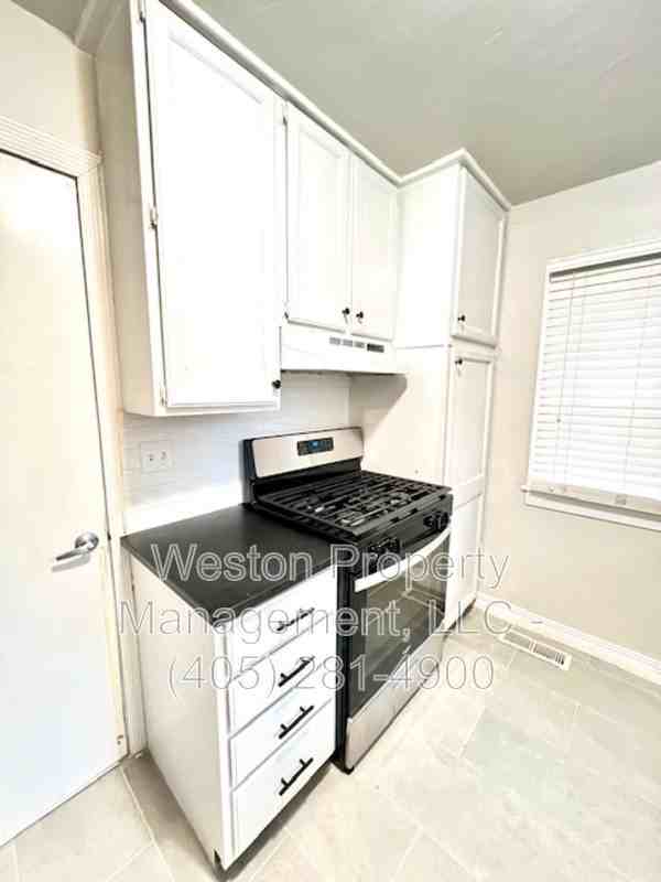 2725 Nw 64th St - Photo 3 of 18