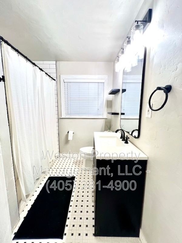 2725 Nw 64th St - Photo 5 of 18
