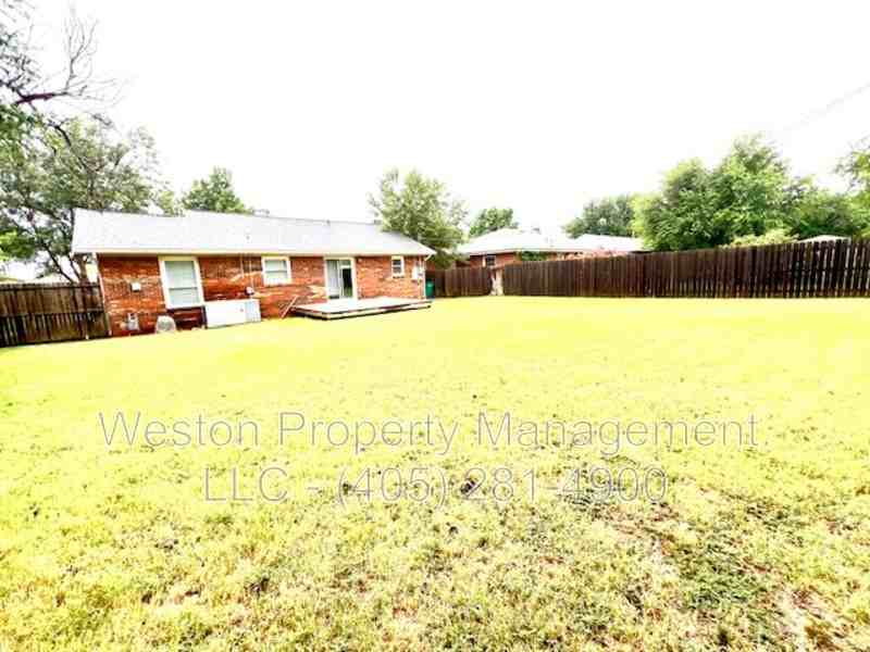 2725 Nw 64th St - Photo 2 of 18