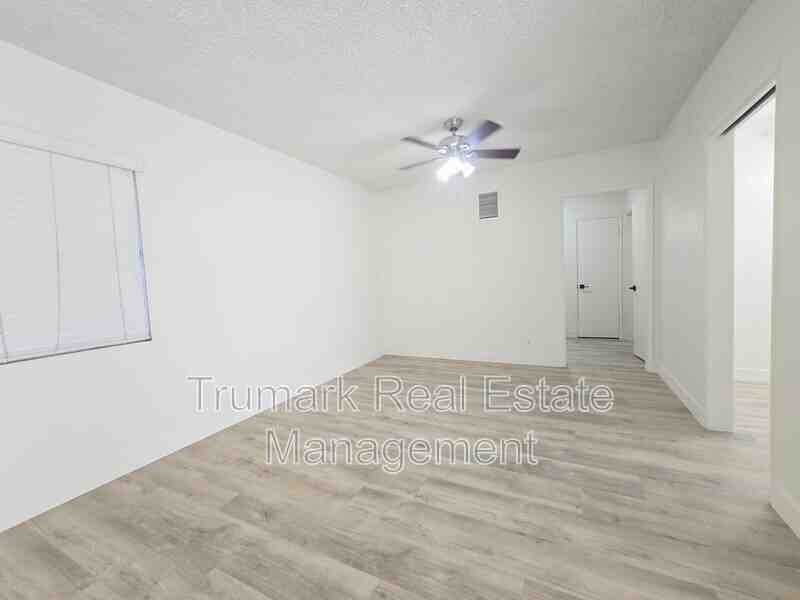 417 N Los Robles Ave #1 - Photo 3 of 12