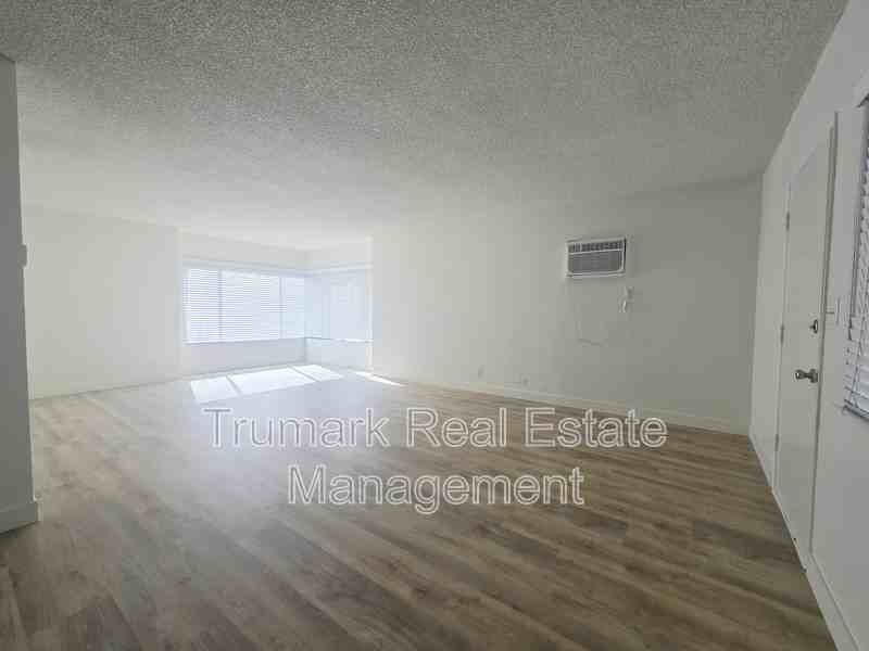 417 N Los Robles Ave #1 - Photo 4 of 12