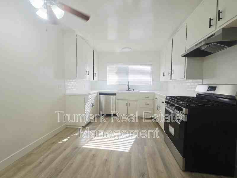 417 N Los Robles Ave #1 - Photo 6 of 12