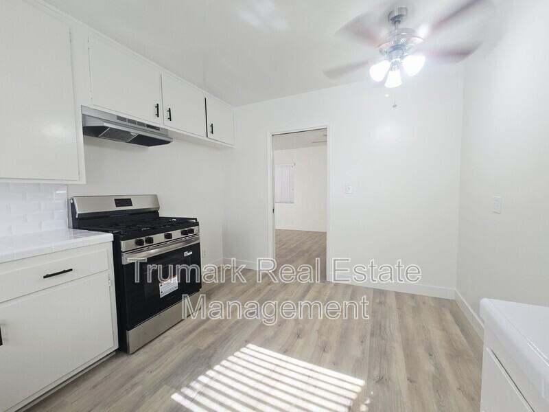 417 N Los Robles Ave #1 - Photo 7 of 12