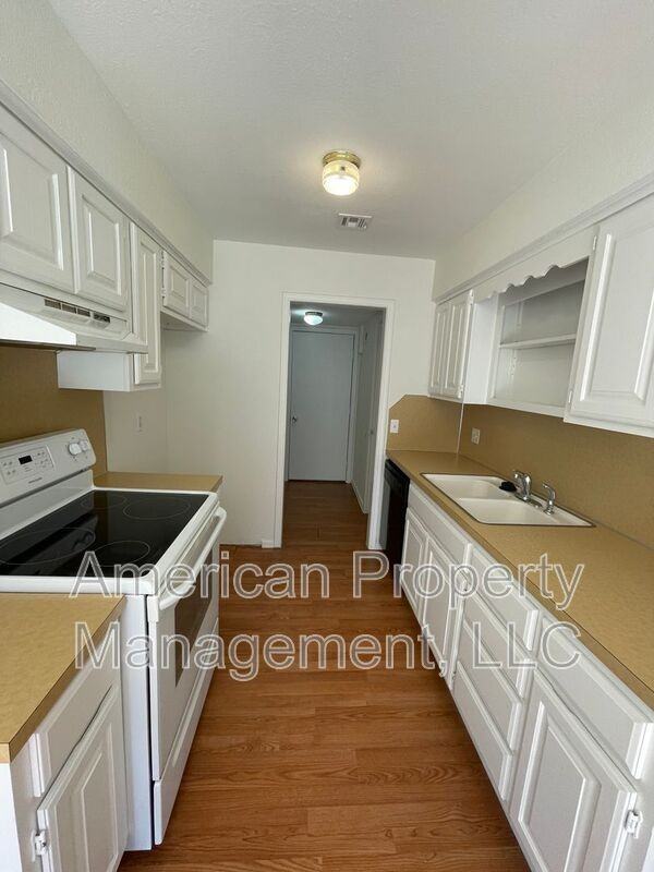 1704 W 62nd St - Photo 5 of 26