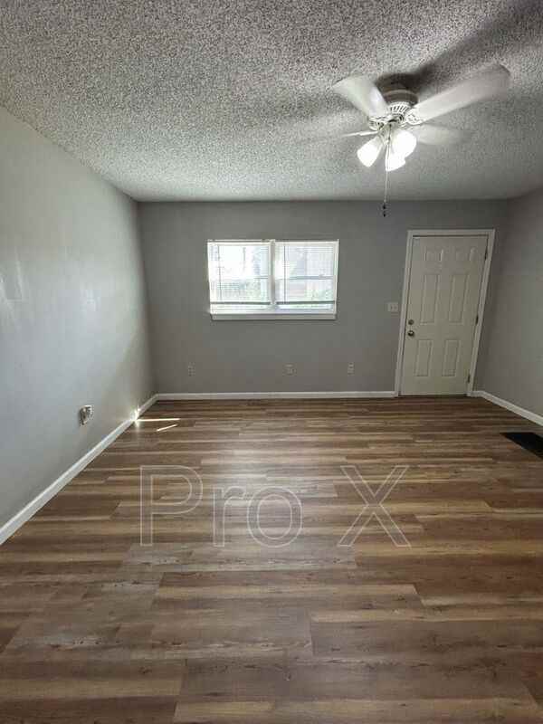 1116 S Elm St - Photo 3 of 10