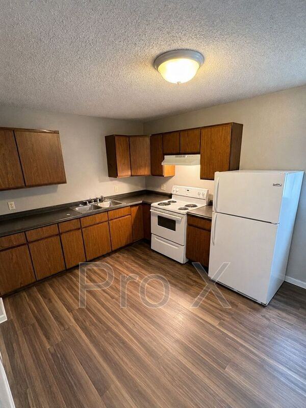 1116 S Elm St - Photo 5 of 10
