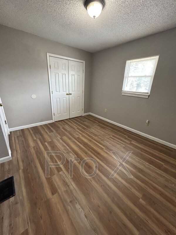 1116 S Elm St - Photo 6 of 10