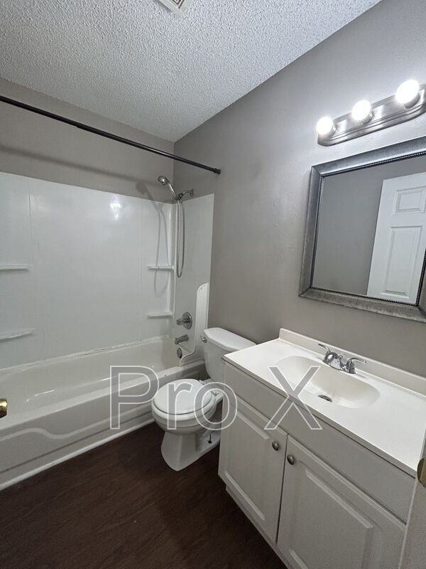1116 S Elm St - Photo 7 of 10