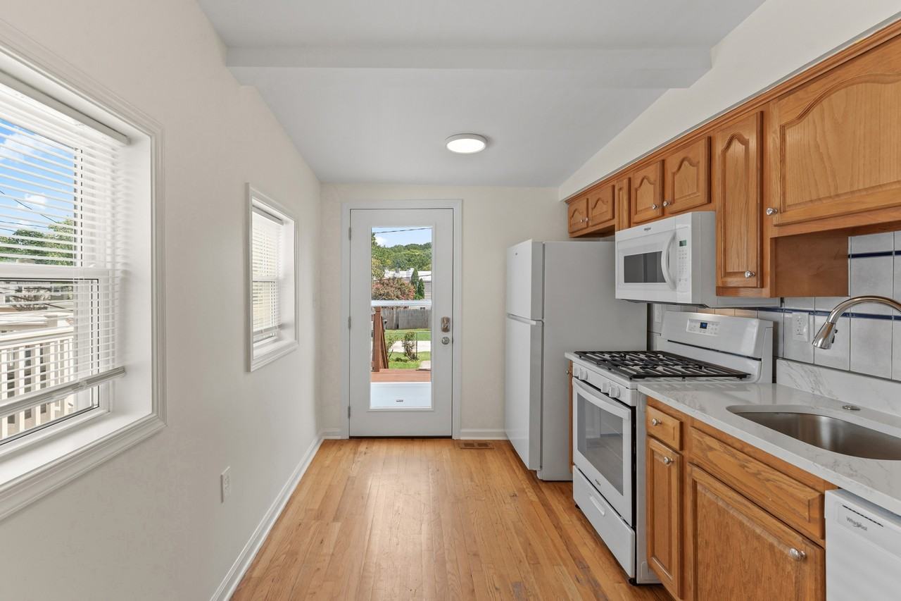 3415 Keswick Rd - Photo 7 of 21