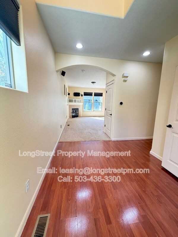 823 Crouchen St Nw - Photo 3 of 23