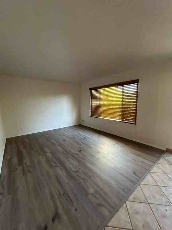 10546 Kerrigan Ct - Photo 4 of 26