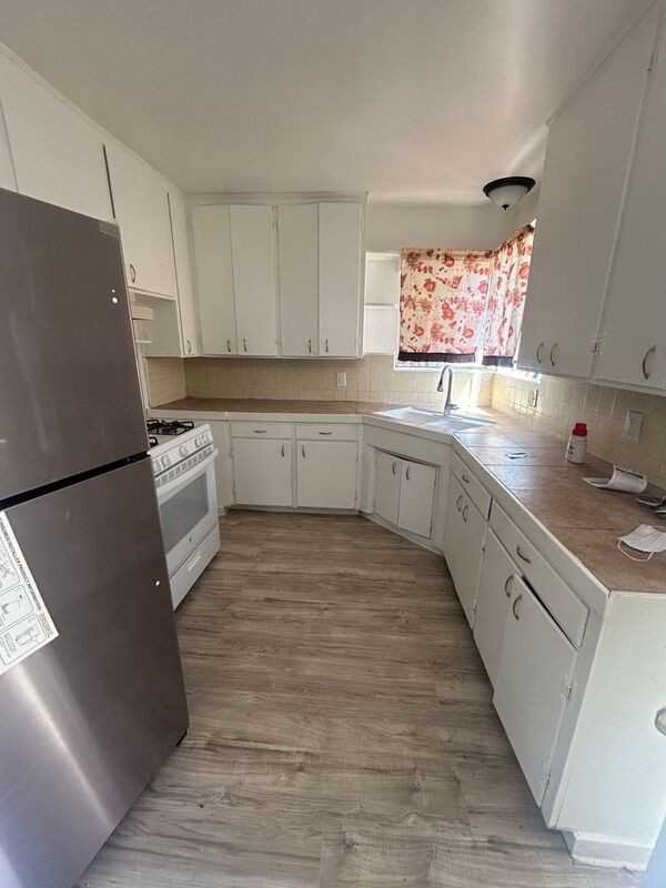 1832 Skyline Dr - Photo 2 of 17