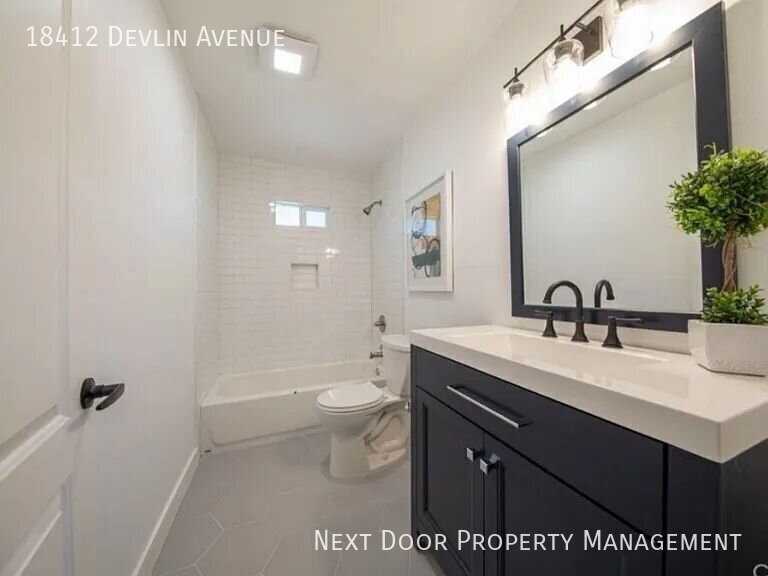 18412 Devlin Ave - Photo 6 of 12
